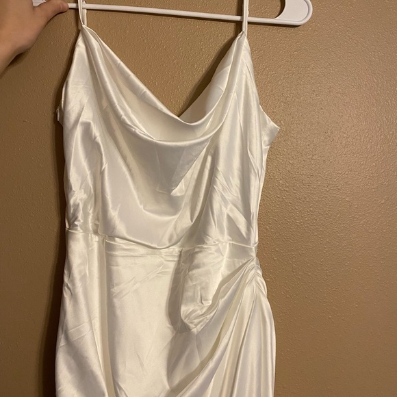 White satin dress! Bought for my destination wedding  but didn’t wear 👙🌊 - Picture 5 of 5